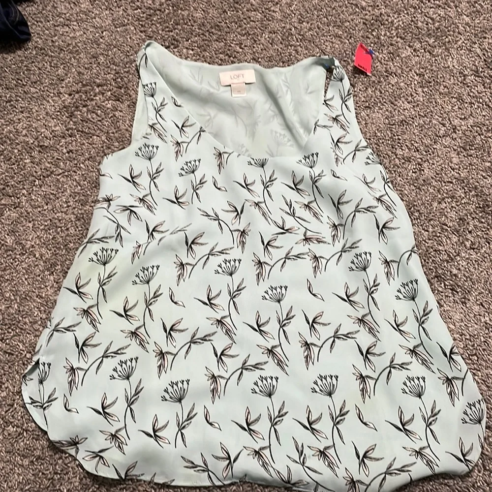 Loft women’s Mint Green sleeveless shell with print soft  great condition sizeXS